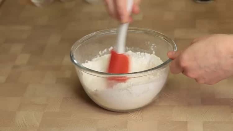 Cuire un gâteau de Pâques sans levure selon une recette simple