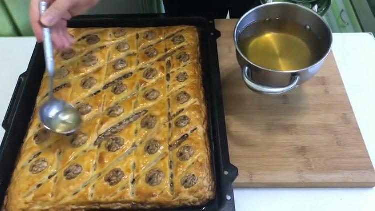 Baklava de hojaldre según una receta paso a paso con foto