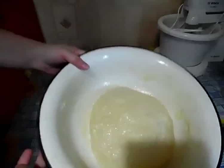 Pour faire des tartes au four, préparez la pâte