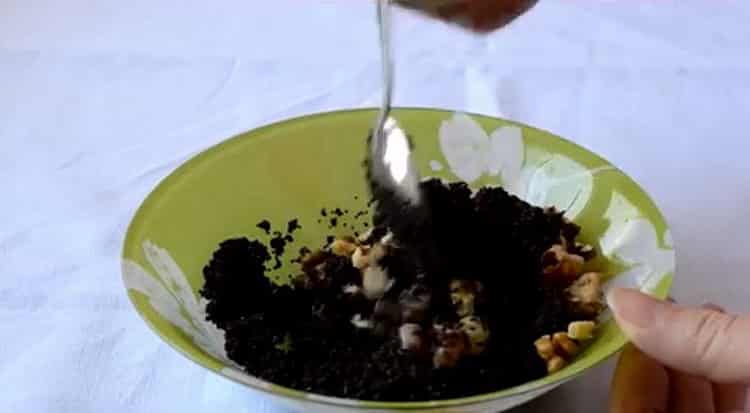 To make pies with poppy seeds, prepare the filling