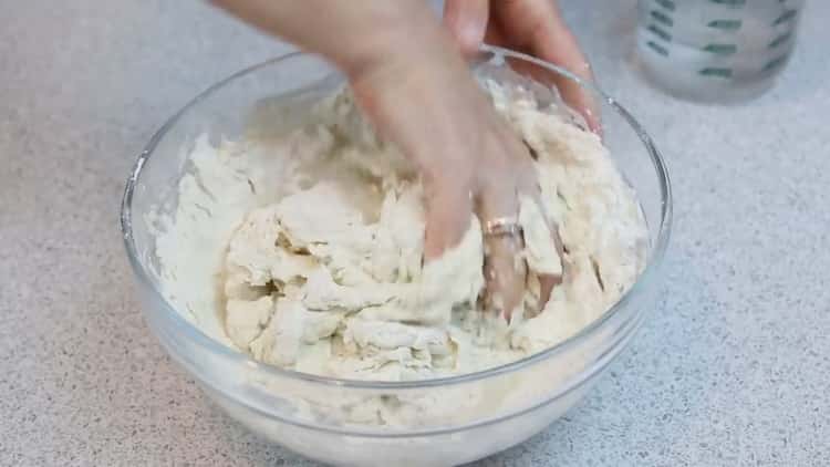 Para hacer pasteles de hojaldre, prepare los ingredientes.