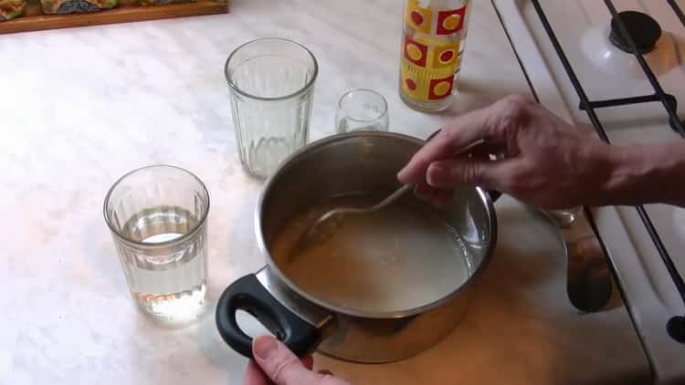 Para hacer rollos de dulce de azúcar, prepare los ingredientes.