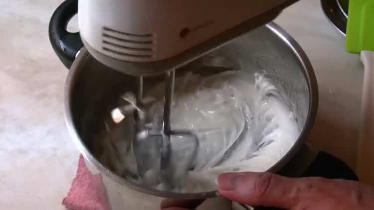 To make fondant for buns, prepare a mixer