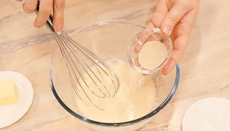 Para preparar rosquillas en el horno, prepare los ingredientes.