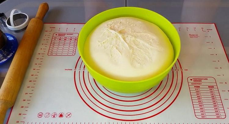 Para hacer una rosquilla en leche, deje reposar la masa