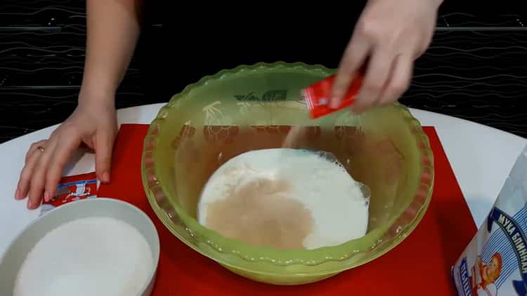 Pour préparer un simple gâteau de Pâques, préparez les ingrédients