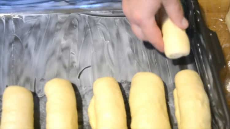 To make lush buns, prepare a mold