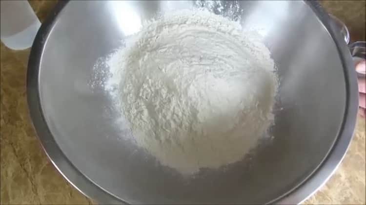 Prema receptu pripremite sastojke za kuhanje bijelog kruha u pećnici