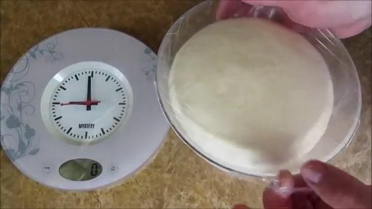 Prema receptu, za kuhanje bijelog kruha u pećnici, ostavite da tijesto odstoji