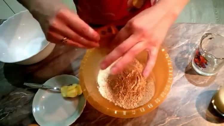 Cocinar rosquillas con un agujero de acuerdo con una receta simple