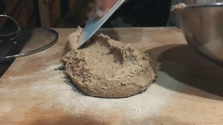 Prepara los ingredientes para la masa madre de pan de centeno