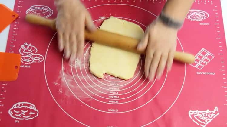 Pour faire des bagels de pâte feuilletée, préparez les ingrédients