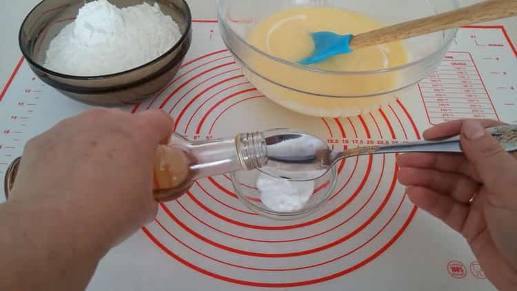Pour faire des bagels avec du lait concentré, éteindre la soude