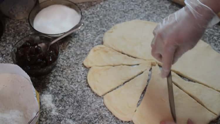 Para hacer bagels, corta la masa