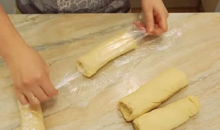 To make samsa, cut the dough