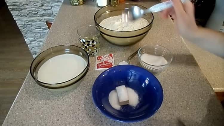 To prepare goiter bun dough, prepare the ingredients