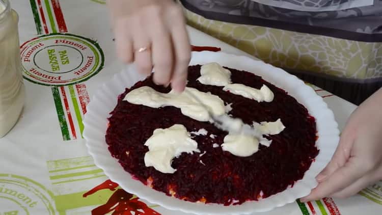 Pour la cuisson du hareng, déposez les ingrédients sous un manteau de fourrure