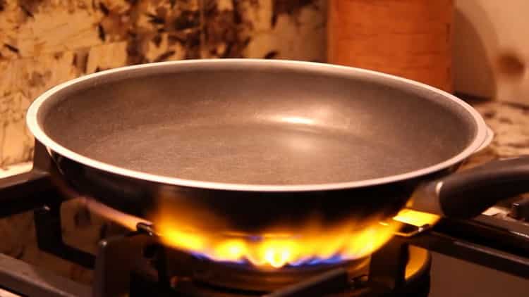 To prepare the creamy spaghetti sauce, place a frying pan on the fire