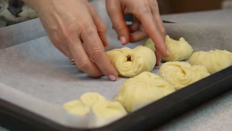 To prepare puff pastries, prepare a form