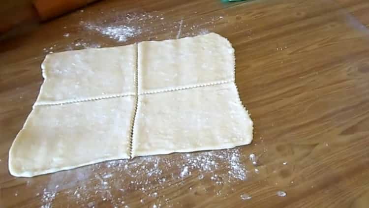 To make puff pastry puffs, cut the dough
