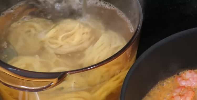 To make spaghetti with shrimp, put water