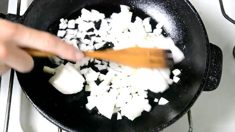 To prepare spaghetti with minced meat, prepare the ingredients