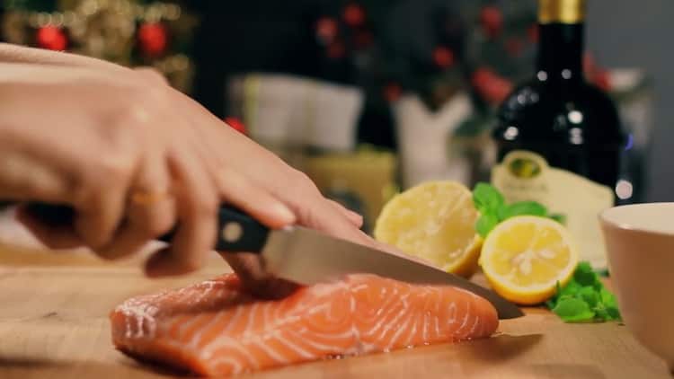 Pour préparer un tartare de saumon, préparez les ingrédients