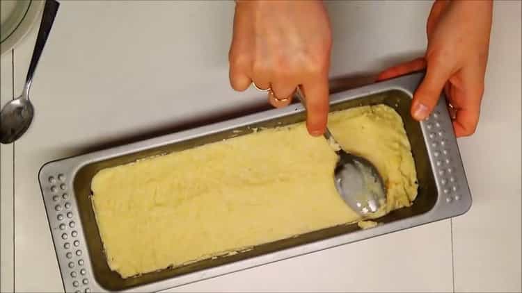 Zagrijte pećnicu da napravite tortu od banane od sira