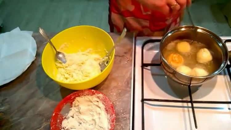 Pour faire des beignets, faites frire la pâte