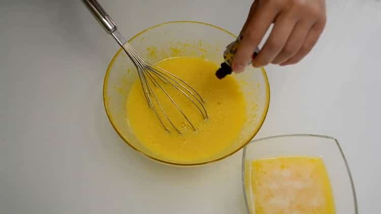 Įpilkite vanilės, kad susidarytumėte tešlą vaflių ritiniams