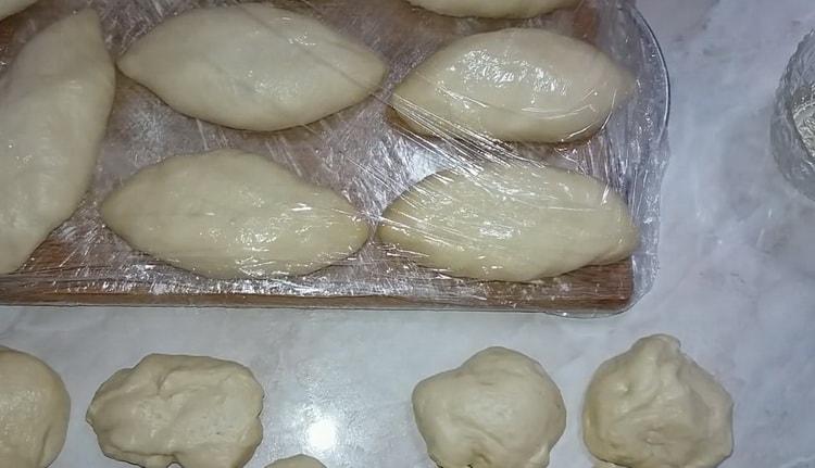 Para preparar una masa para pasteles, prepare una sartén