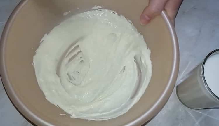 Mix the ingredients for the pastry dough.