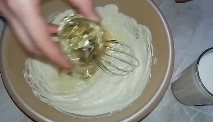 Agregue mantequilla para hacer una masa para pastel.