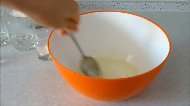 Pour préparer une pâte pour des pâtisseries sans levure, préparez les ingrédients