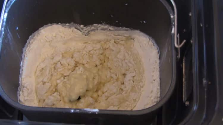 Pour préparer la pâte pour les pâtisseries chez le boulanger, ajoutez de la farine