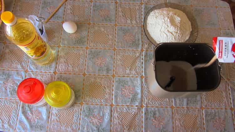 Ajouter la levure pour faire une pâte à tarte chez un boulanger
