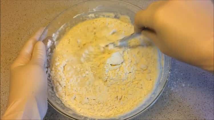 mélanger les ingrédients pour la pâte samsa