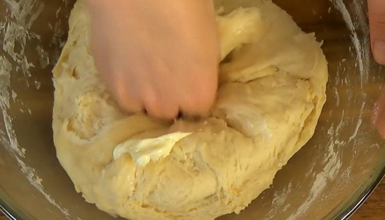 Pâte à la crème sure pour tartes: une recette étape par étape avec des photos