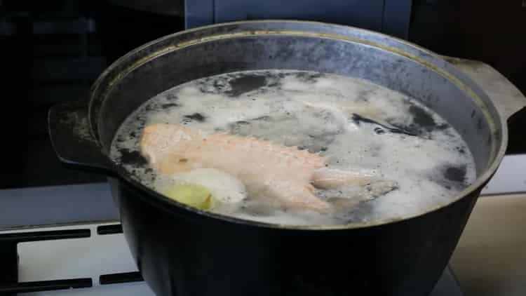 Da biste napravili juhu od lososa, pripremite sastojke