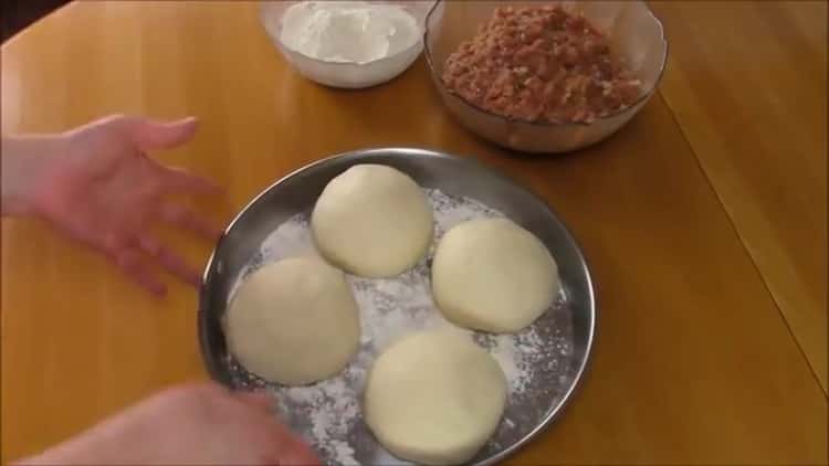 To make khachapuri with meat, divide the dough