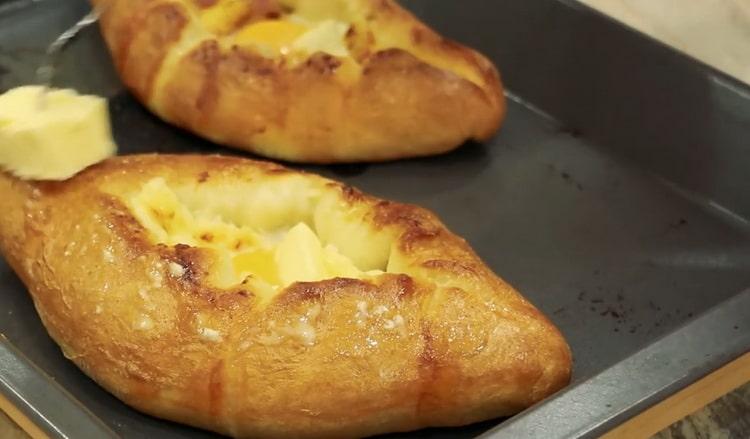 khachapuri with egg and cheese ready