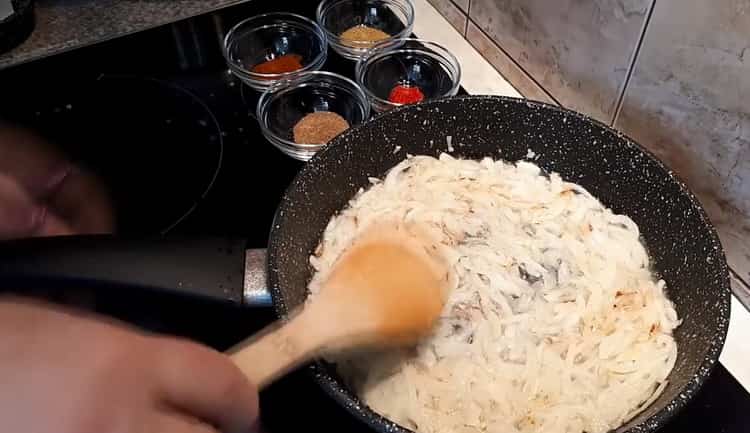 Para hacer carpa plateada oye, fríe las cebollas