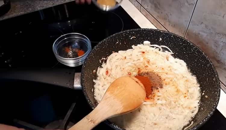 To make silver carp hey, add spices