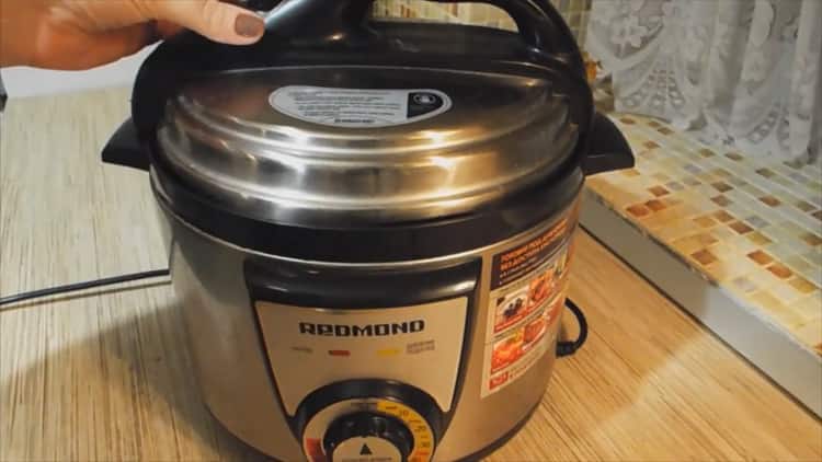 A simple recipe for bread in a slow cooker Redmond