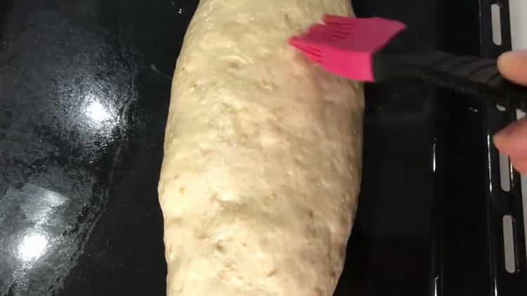 Pour faire du pain sur le lactosérum, graisser la pâte avec un oeuf