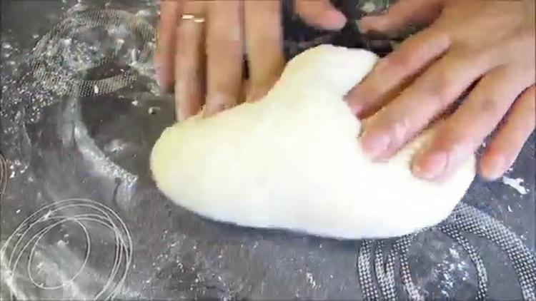 Before you cook potatoes, prepare the dough