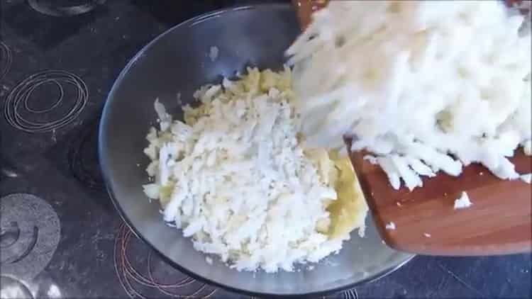 Before you cook potatoes, mix the ingredients for the topping