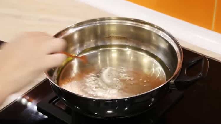 Pour faire un mandrin selon la recette classique, faites bouillir le sirop