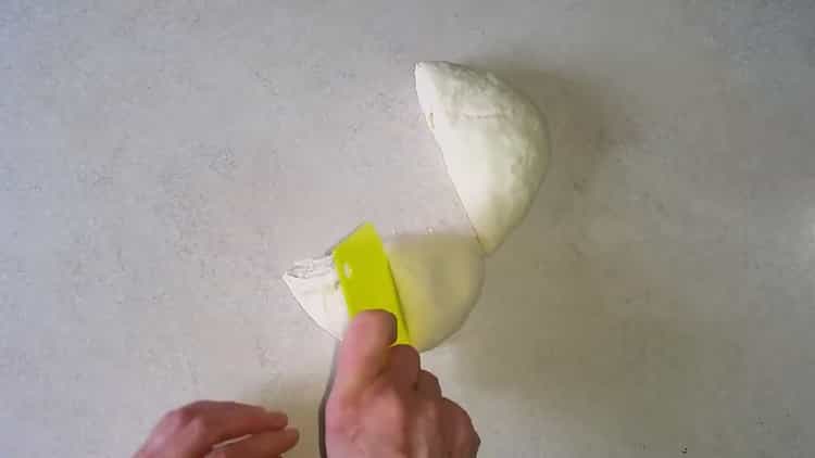 Opdel dejen for at lave butterdeigkager