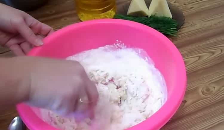 Para la preparación de empanadas con queso. preparar los ingredientes